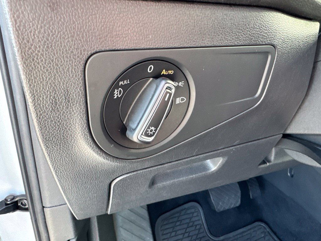 Used 2018 Volkswagen Tiguan SEL Premium FWD image 19