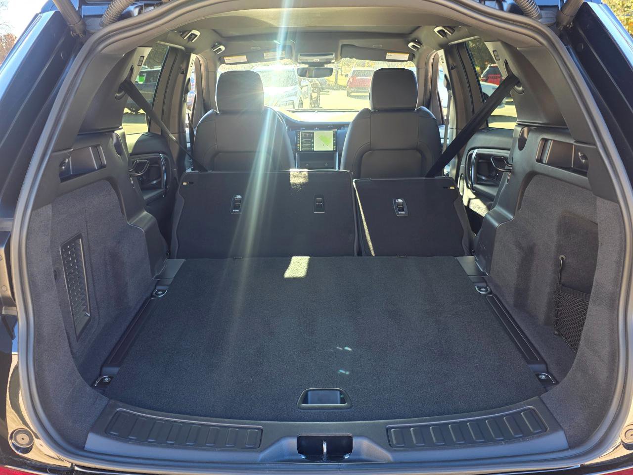 Used 2024 Land Rover Discovery Sport Dynamic SE image 19