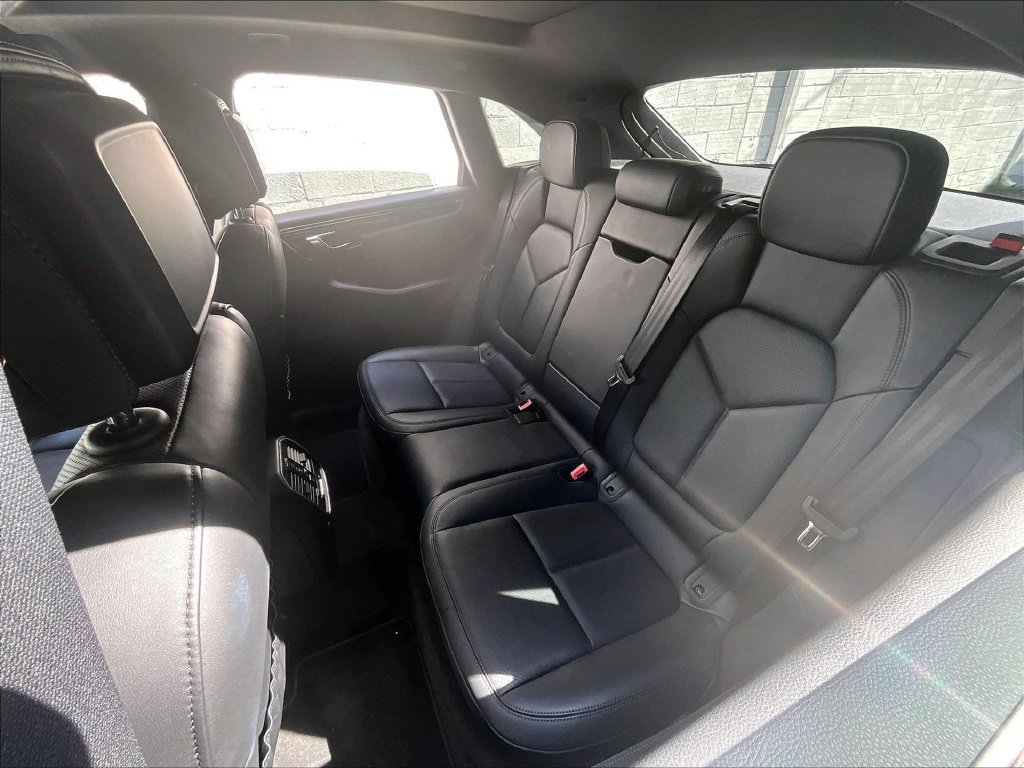 Certified 2023 Porsche Macan AWD/4WD image 22