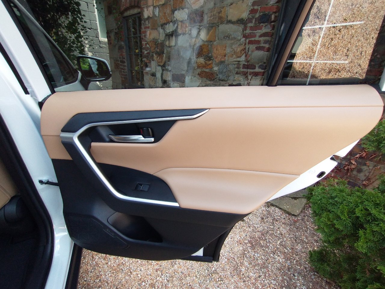 Used 2022 Toyota RAV4 XLE Premium image 48