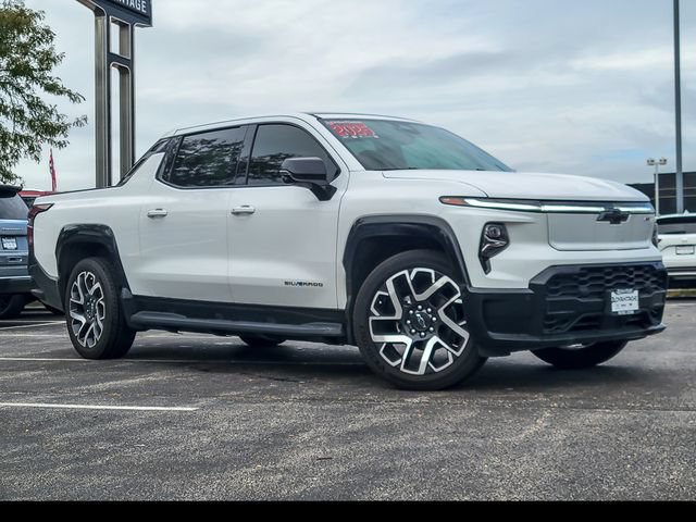 Used 2025 Chevrolet Silverado EV RST AWD/4WD image 2