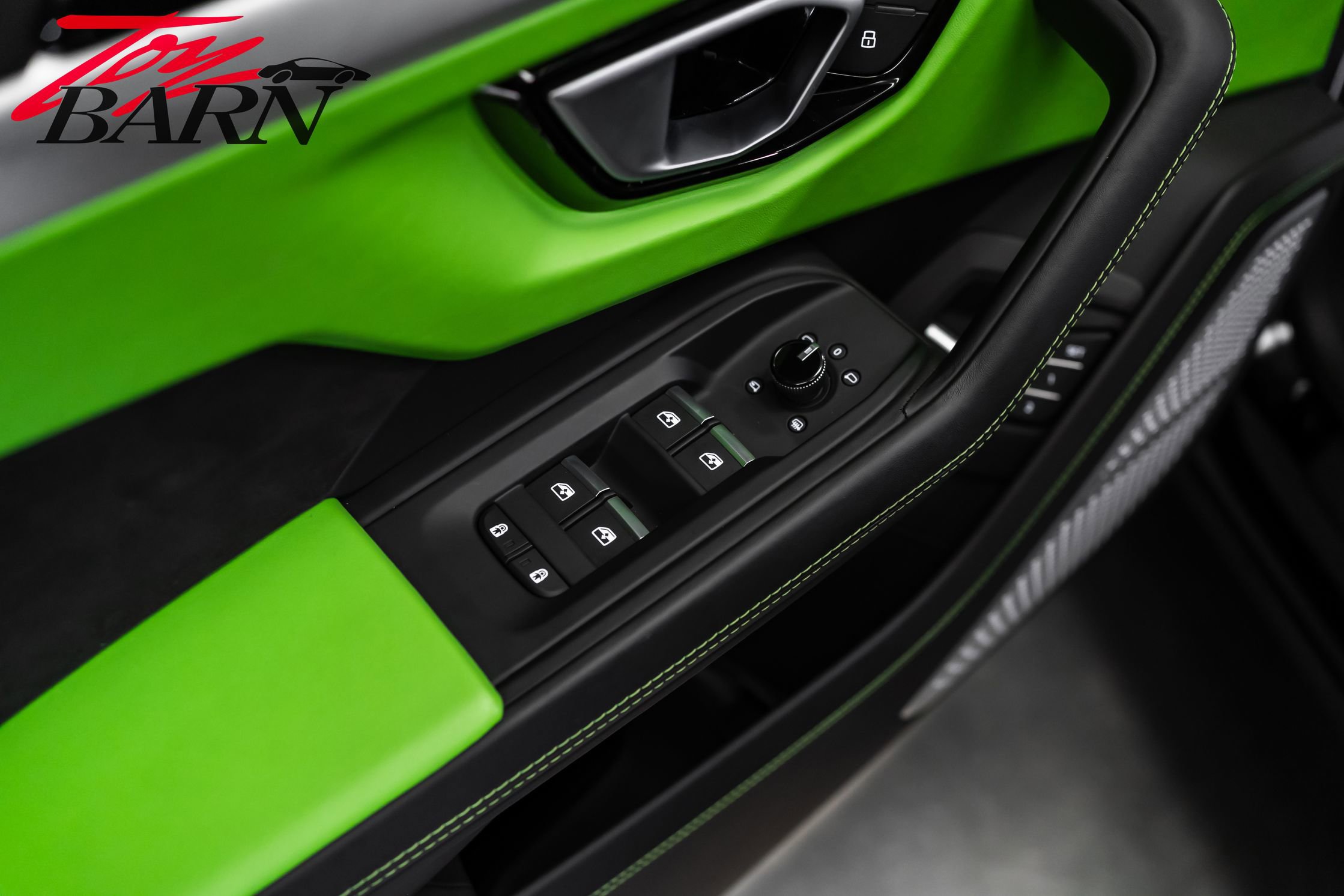 Used 2022 Lamborghini Urus AWD/4WD image 18