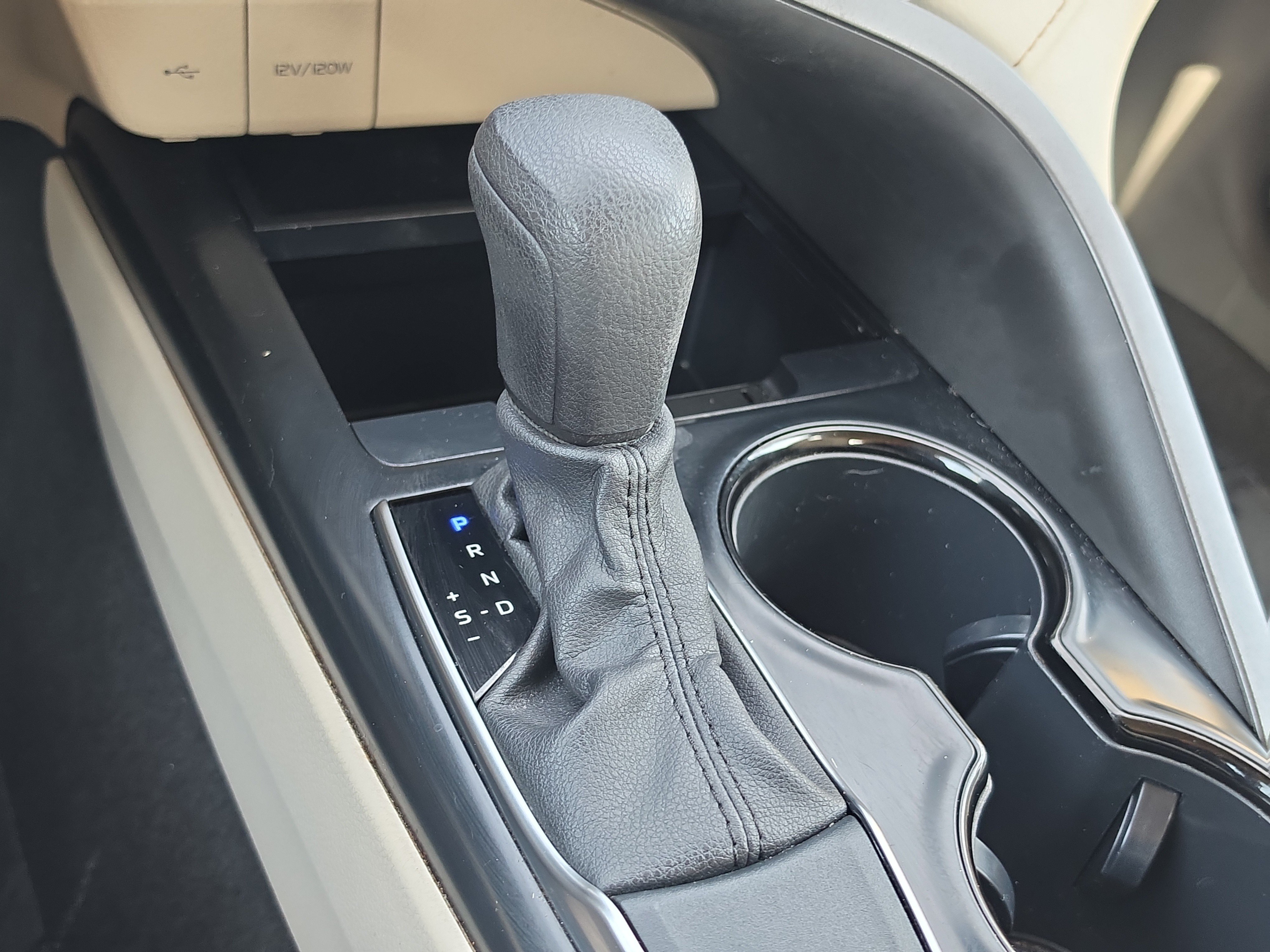 Used 2020 Toyota Camry LE FWD image 28