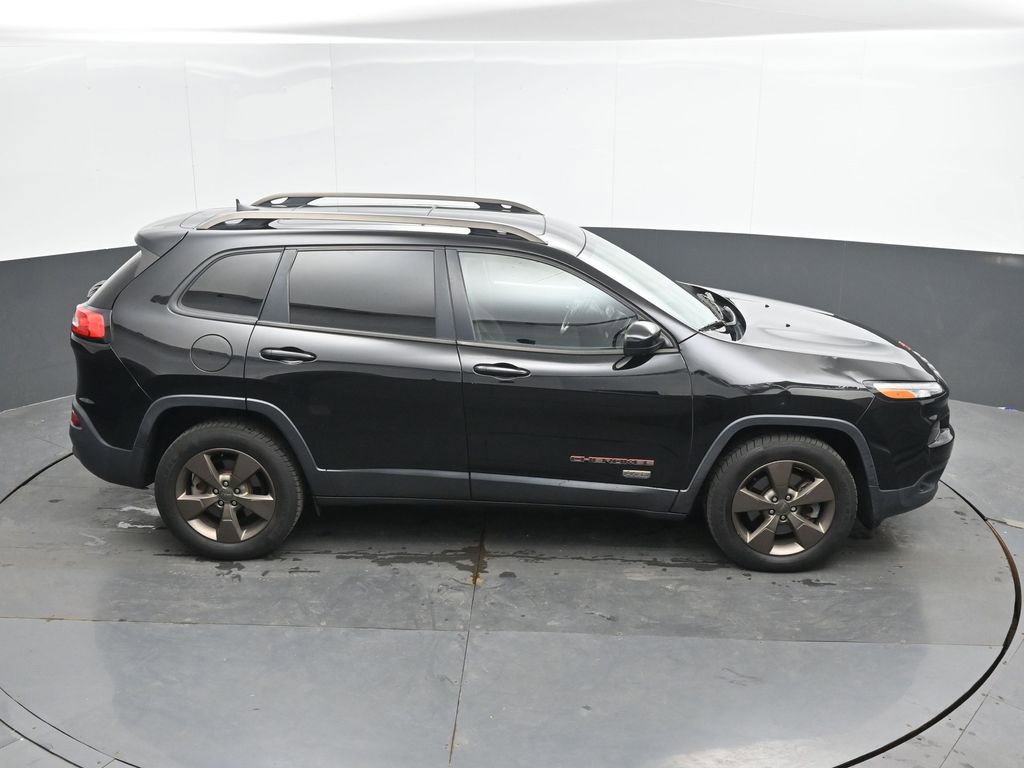 Used 2017 Jeep Cherokee Latitude w/ Cold Weather Group AWD/4WD image 35