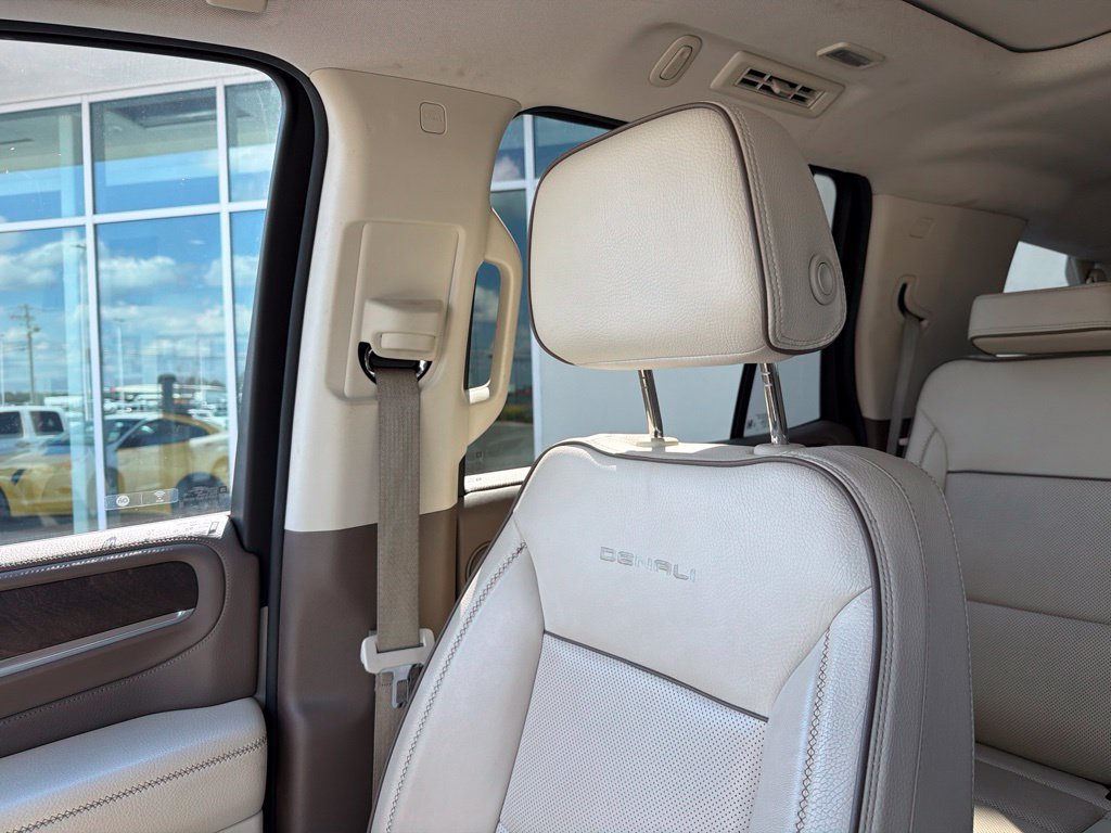 Used 2024 GMC Yukon Denali RWD image 24