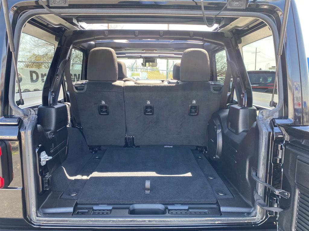 Used 2019 Jeep Wrangler Unlimited Rubicon w/ Advanced Safety Group AWD/4WD image 5