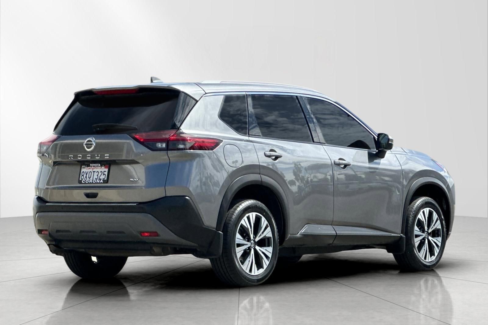 Used 2021 Nissan Rogue SV w/ Premium Package image 3