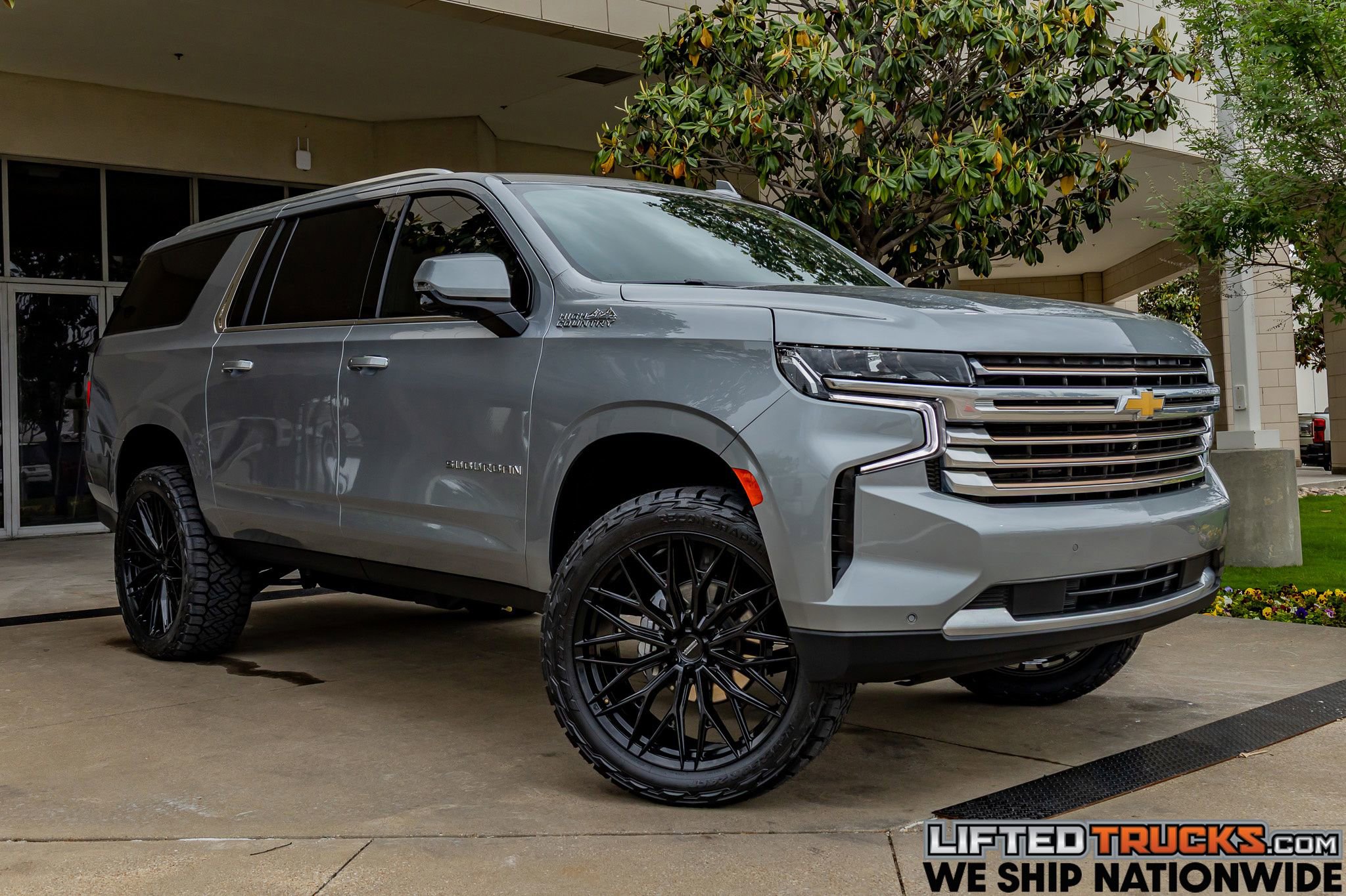 Used 2024 Chevrolet Suburban High Country image 1