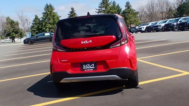 Certified 2025 Kia Soul LX w/ LX Technology Package FWD image 2
