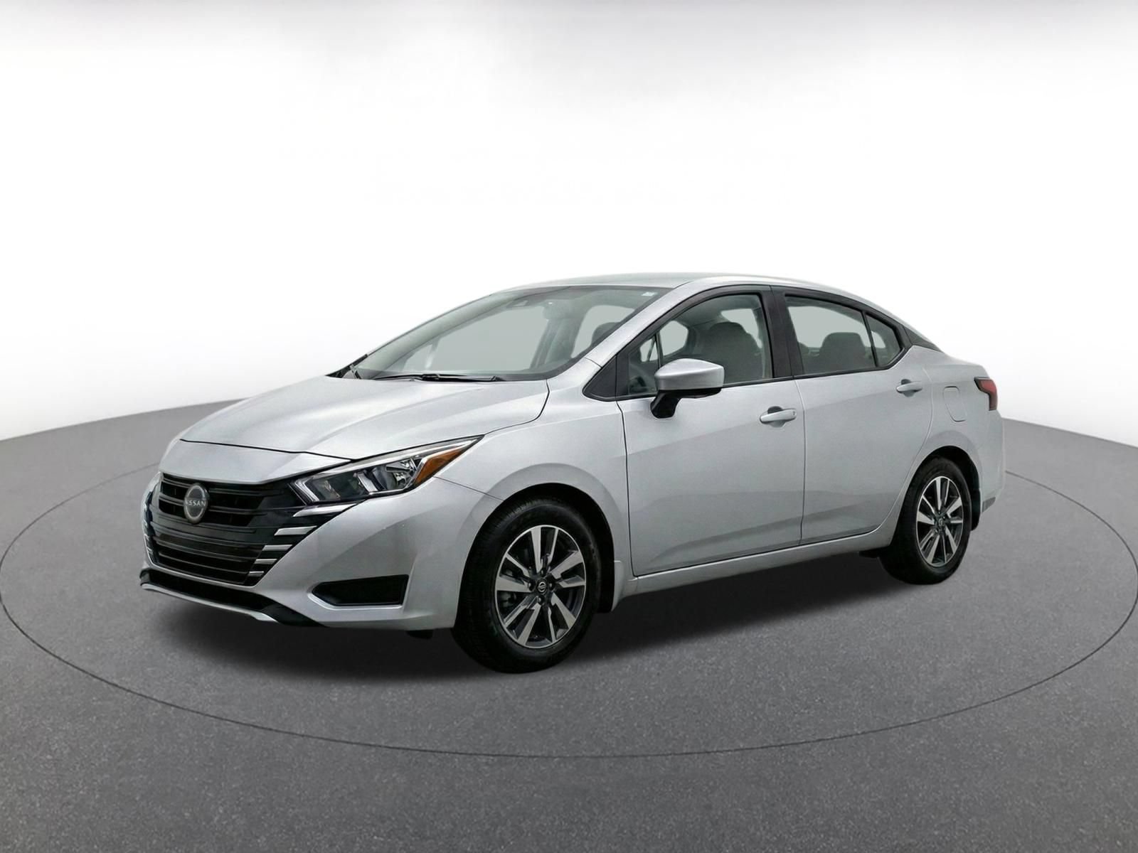 Used 2025 Nissan Versa SV FWD image 3