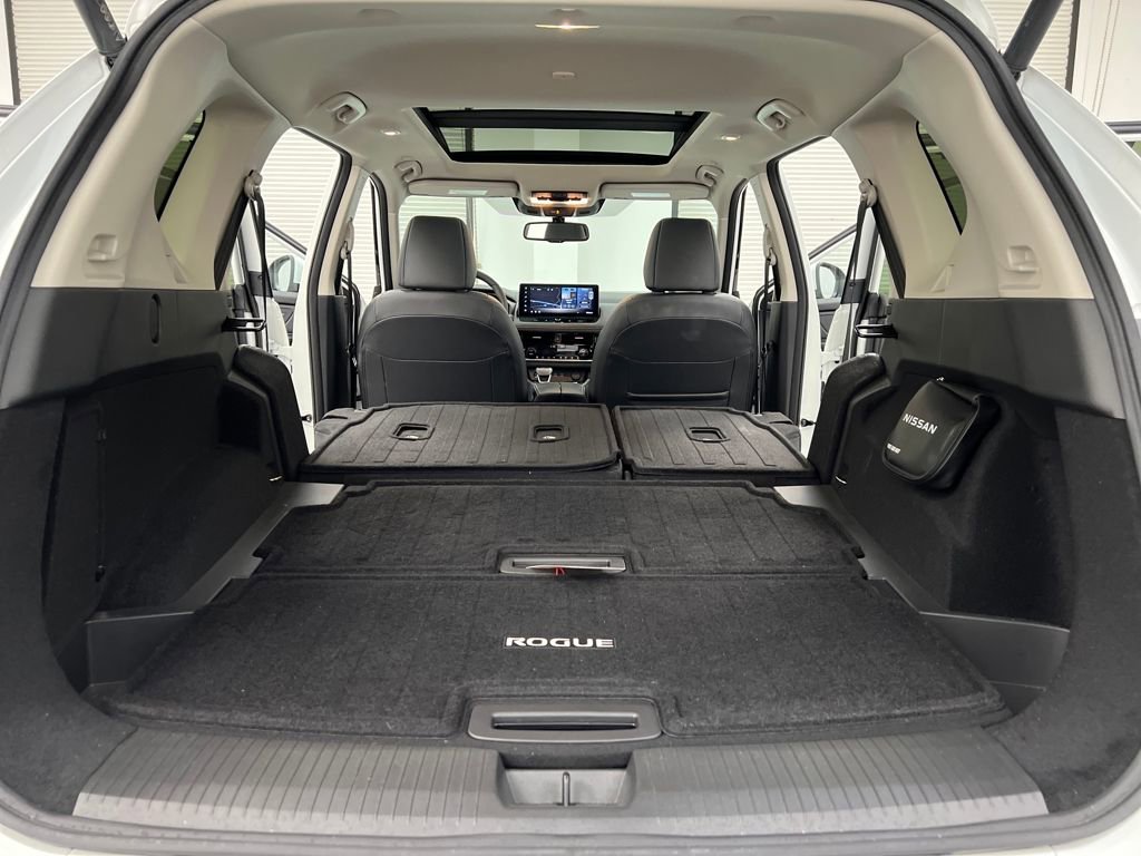 Used 2025 Nissan Rogue SL w/ Tech Package image 29