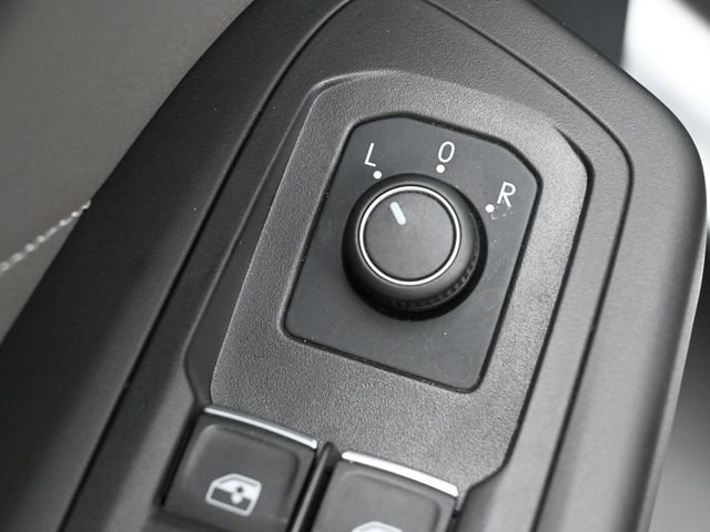 Used 2023 Volkswagen Atlas SE w/ Panoramic Sunroof Package FWD image 12