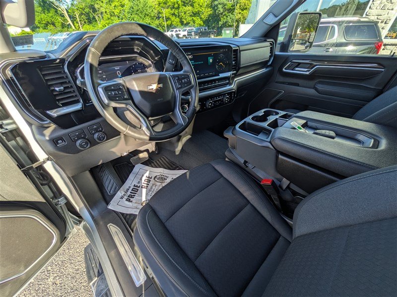 Used 2025 Chevrolet Silverado 2500 LT w/ Convenience Package AWD/4WD image 17