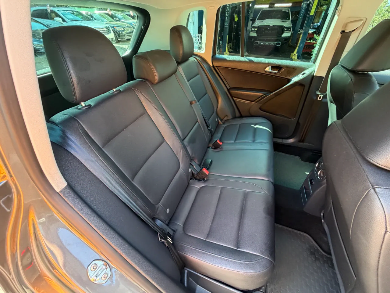 Used 2012 Volkswagen Tiguan LE FWD image 31