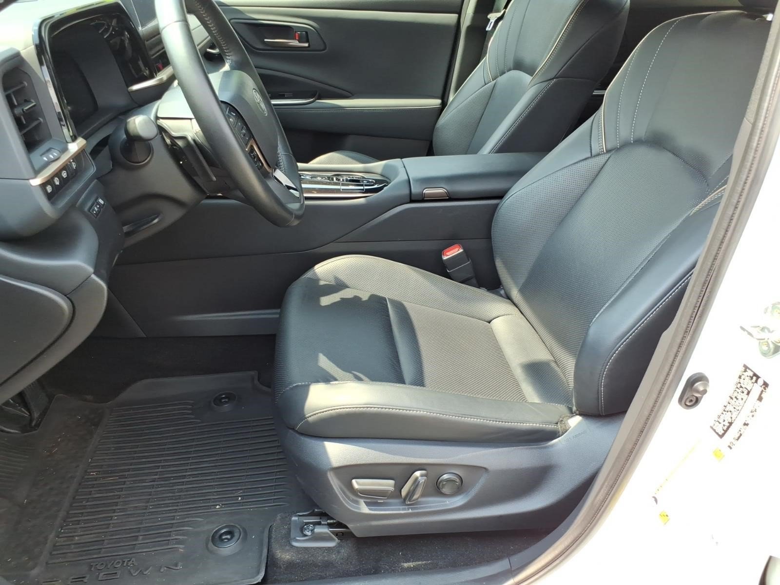 Used 2025 Toyota Crown Signia AWD/4WD image 14