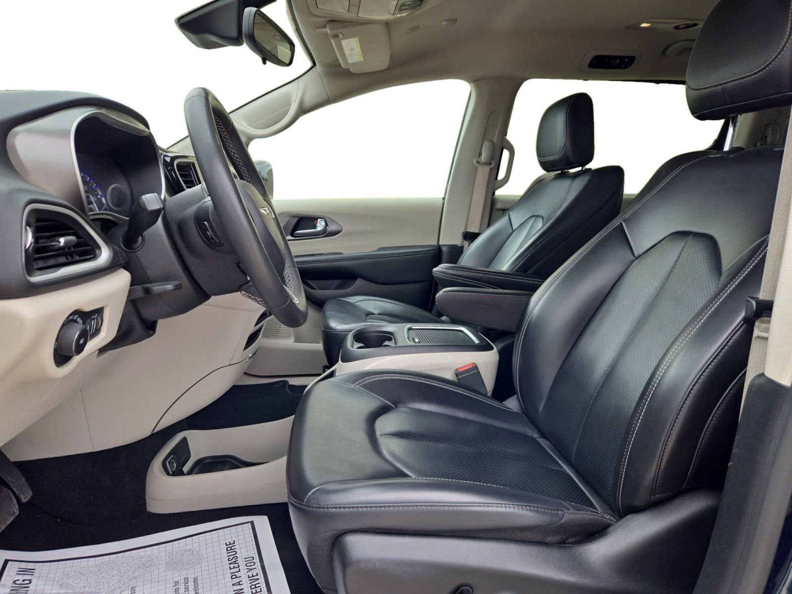 Used 2024 Chrysler Pacifica Touring-L FWD image 12