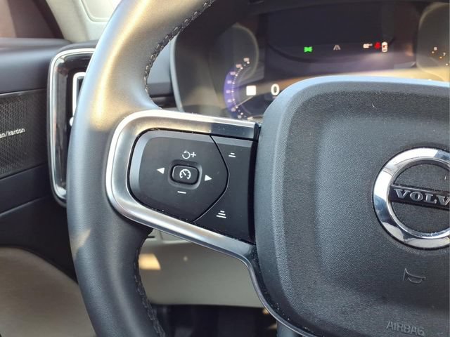Used 2023 Volvo XC40 B4 Ultimate FWD image 25