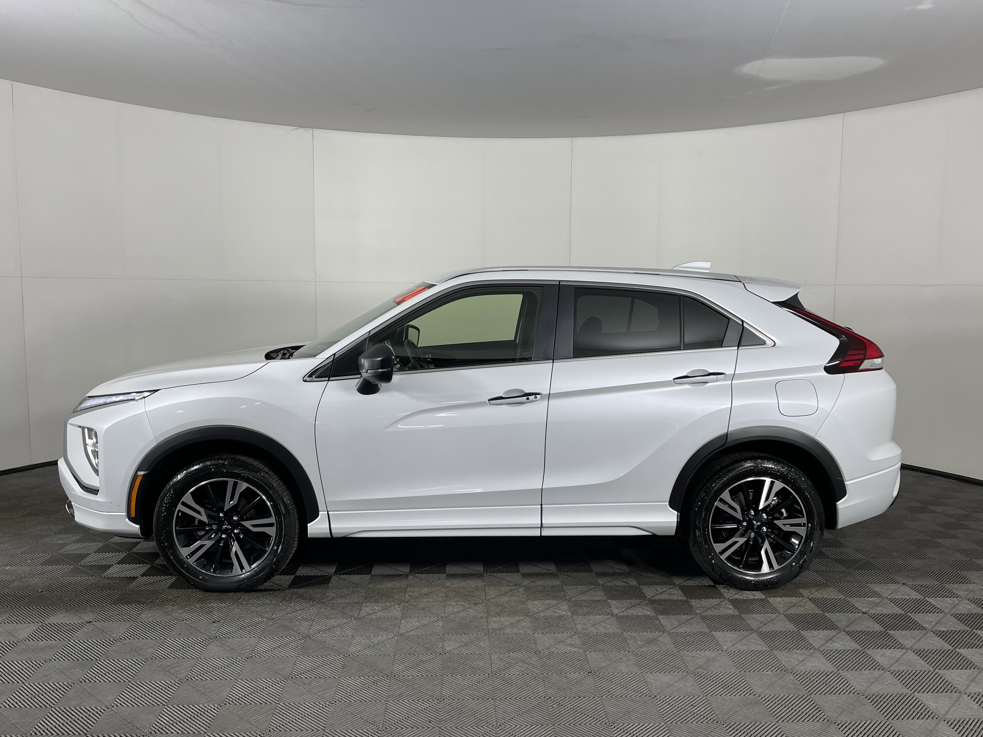 Used 2024 Mitsubishi Eclipse Cross SEL image 3