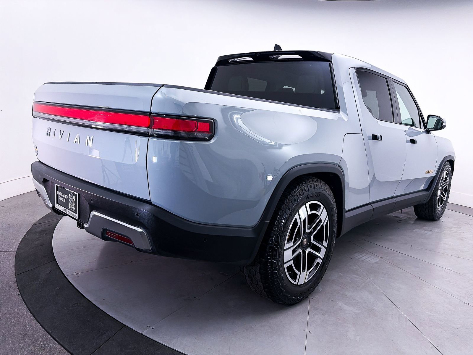 Used 2023 Rivian R1T Adventure AWD/4WD image 16