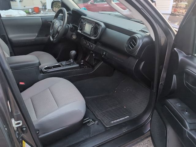 Used 2016 Toyota Tacoma SR image 8