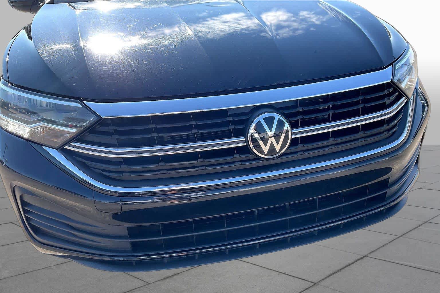 Used 2024 Volkswagen Jetta SE FWD image 29