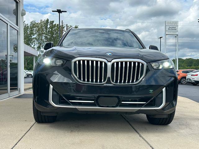 Used 2024 BMW X5 xDrive40i w/ Premium Package AWD/4WD image 2