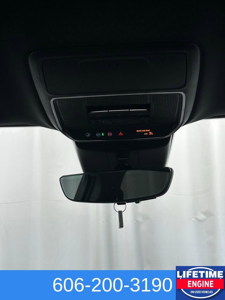 Used 2024 Chevrolet Traverse RS image 19