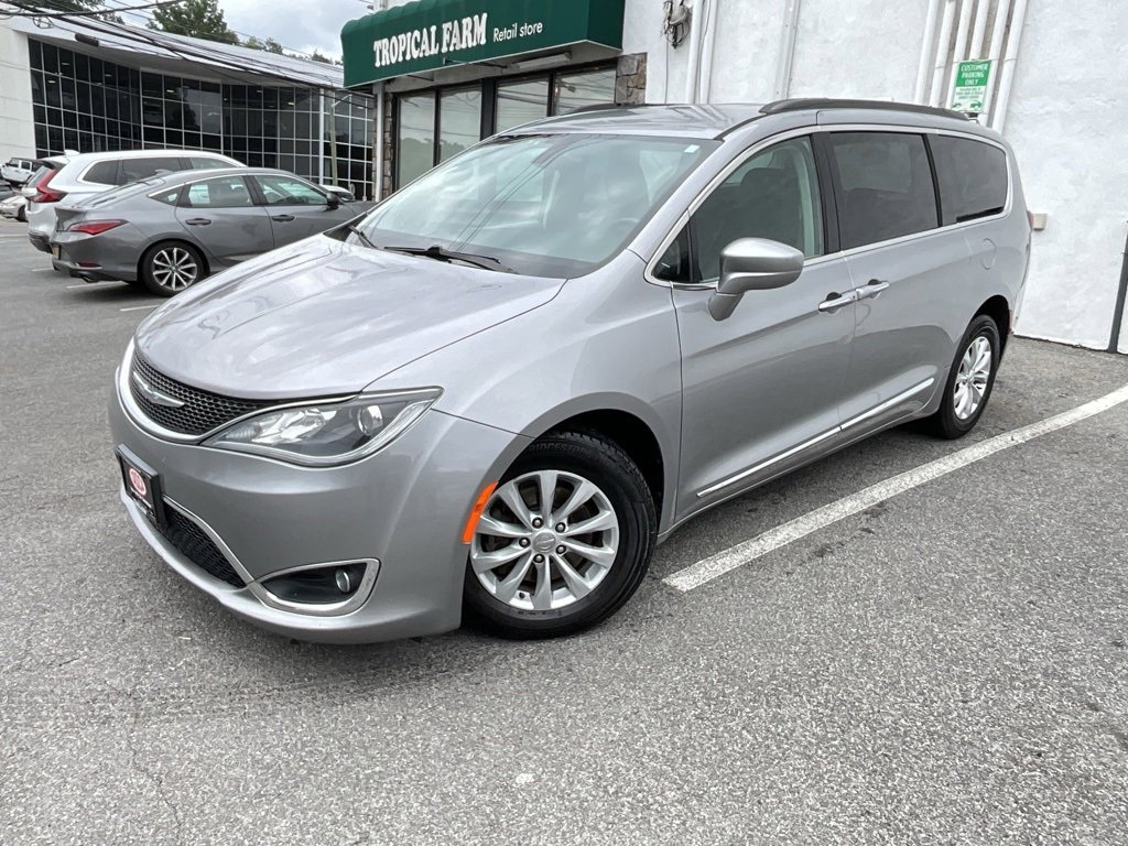 Used 2017 Chrysler Pacifica Touring-L image 1