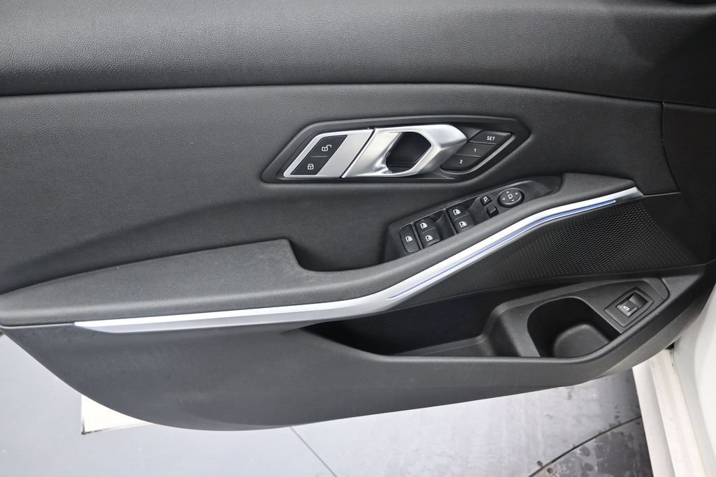 Used 2021 BMW 330i Sedan w/ Convenience Package RWD image 11