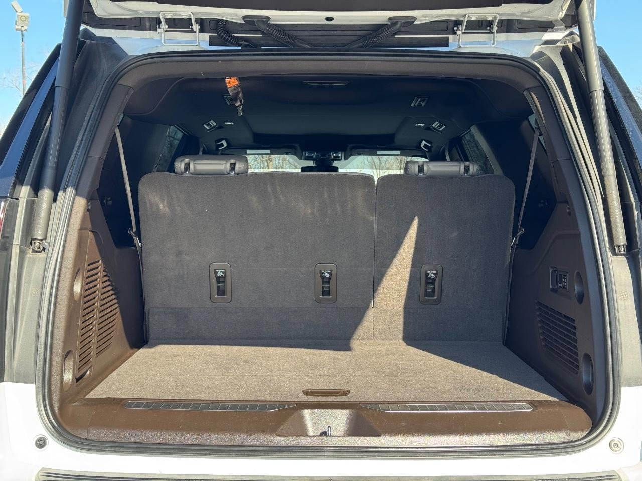 Used 2021 Chevrolet Suburban Z71 w/ Z71 Signature Package image 5