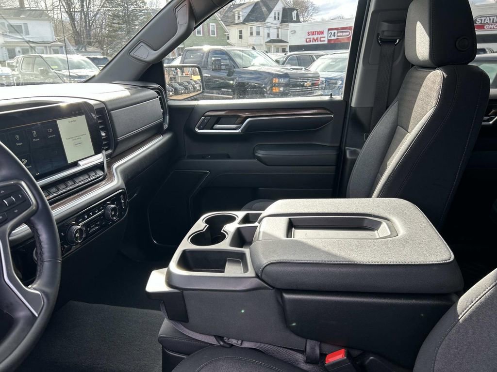 Used 2024 Chevrolet Silverado 1500 LT AWD/4WD image 22