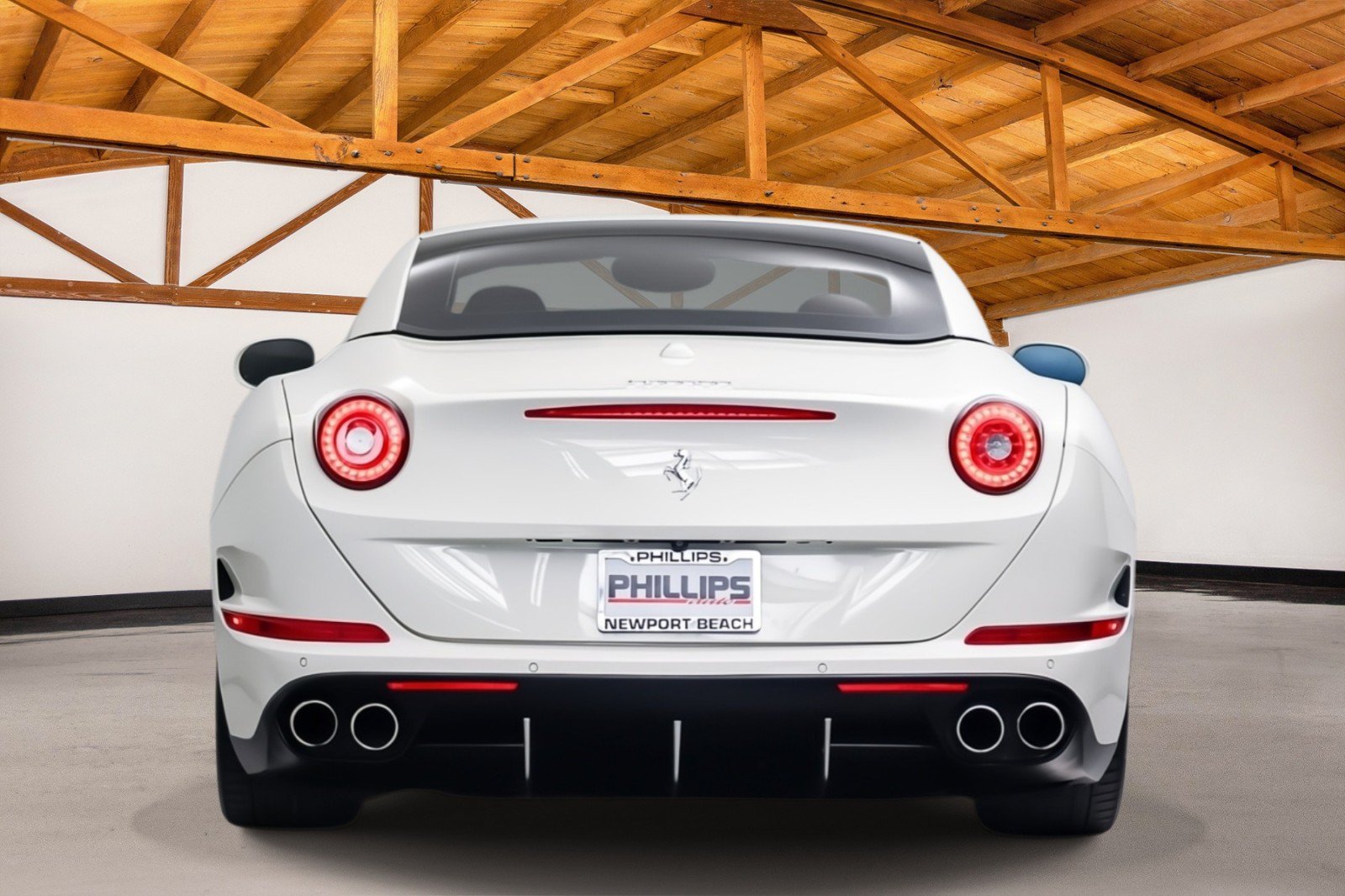 Used 2017 Ferrari California T RWD image 5