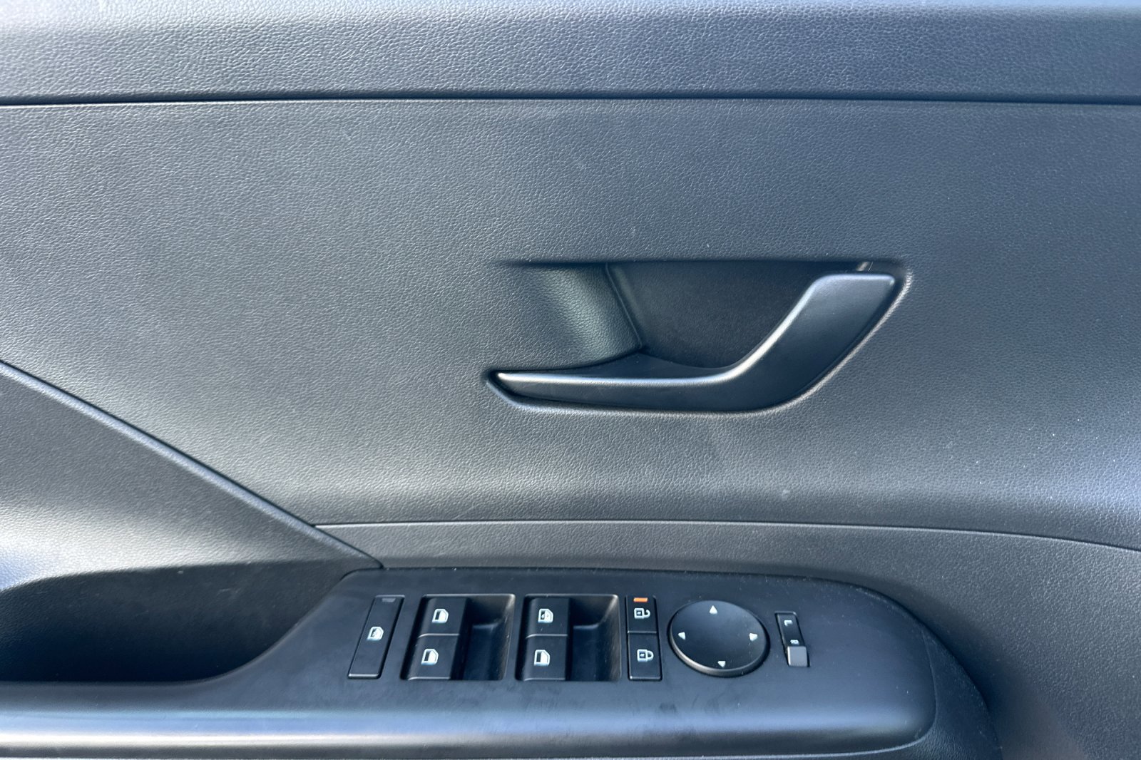Used 2024 Hyundai Kona SEL FWD image 11