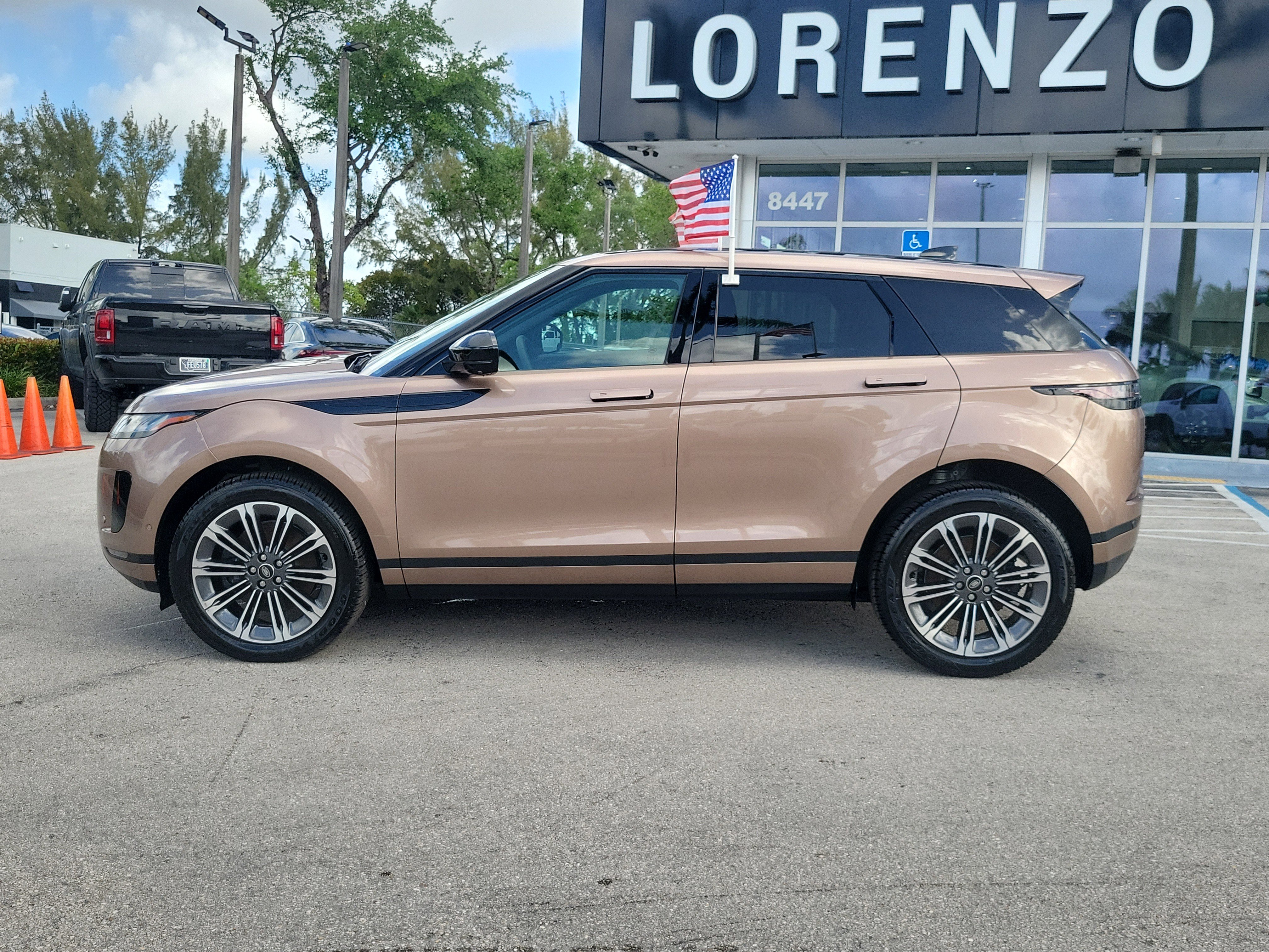Used 2026 Land Rover Range Rover Evoque S AWD/4WD image 8
