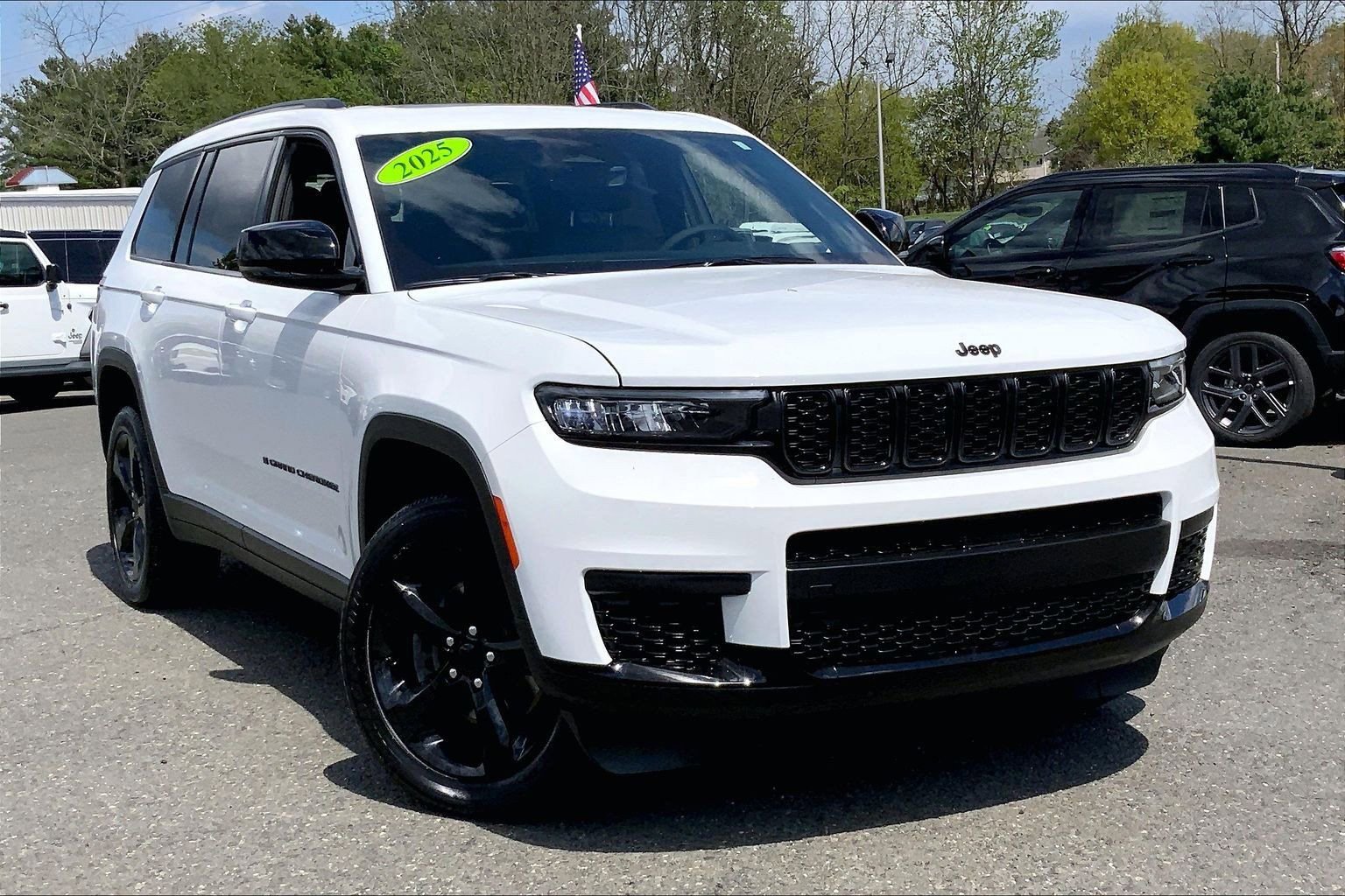Certified 2025 Jeep Grand Cherokee L Altitude AWD/4WD image 2