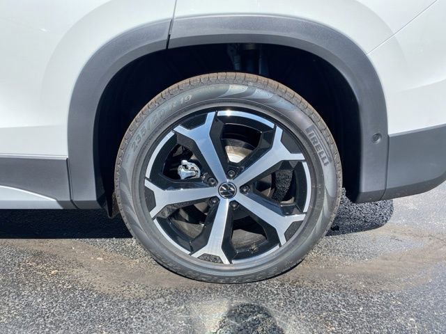 New 2025 Volkswagen Tiguan SE image 17