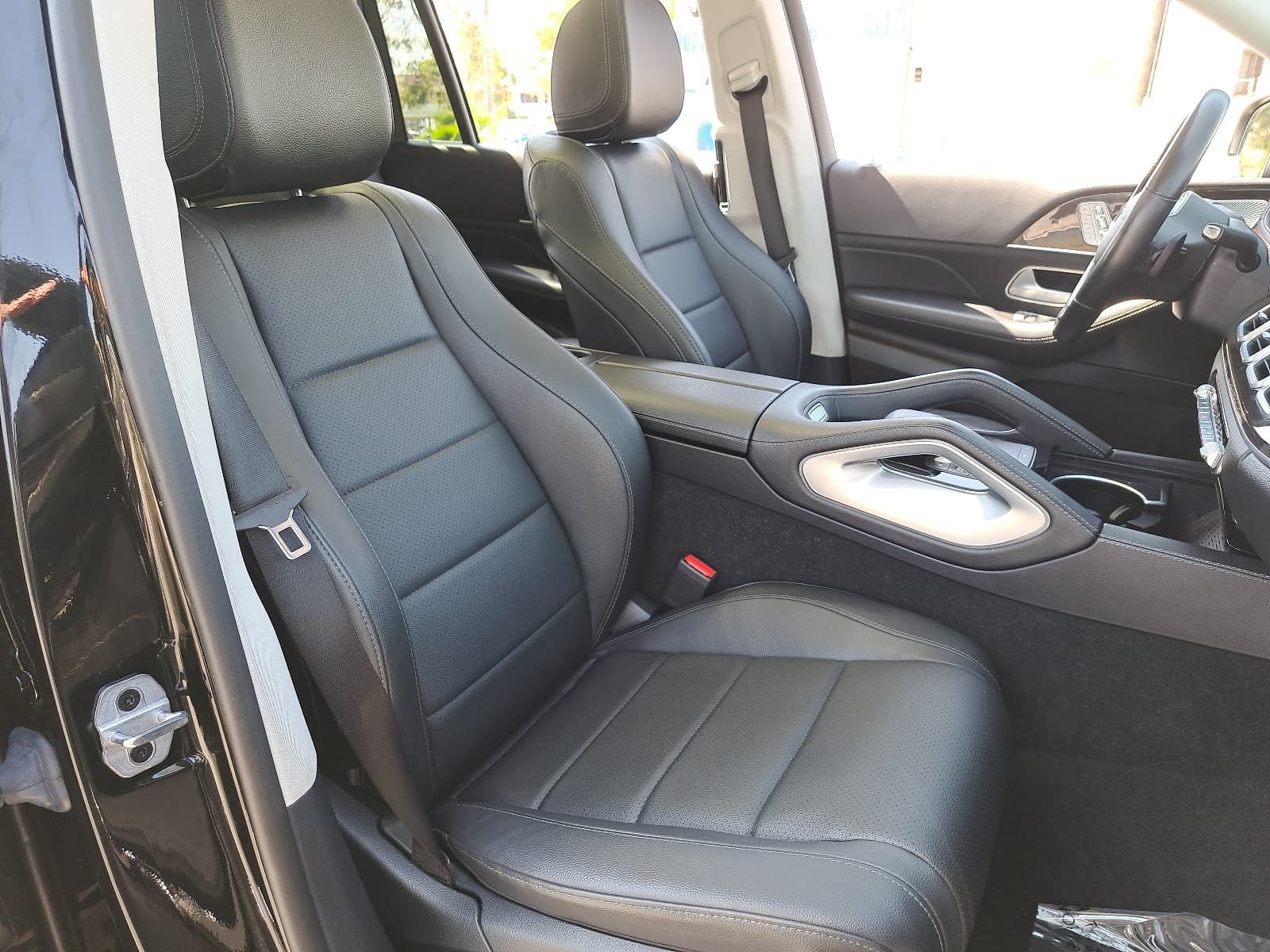Used 2023 Mercedes-Benz GLS 450 4MATIC image 10
