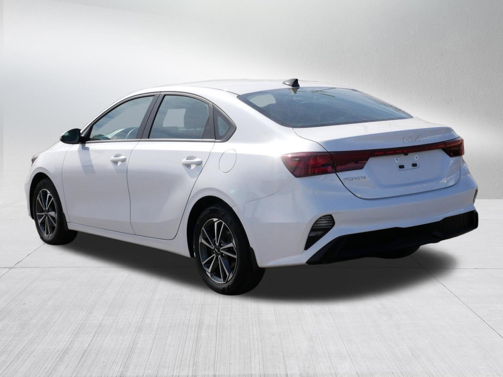 Used 2023 Kia Forte LXS FWD image 5
