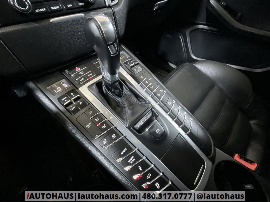 Used 2018 Porsche Macan Turbo w/ Premium Package Plus image 37