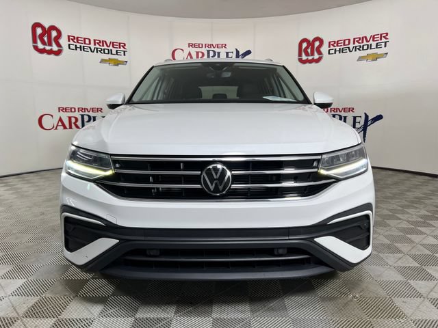 Used 2023 Volkswagen Tiguan SE FWD image 2