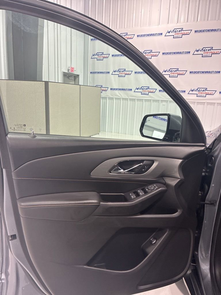 Used 2020 Chevrolet Traverse LT image 17
