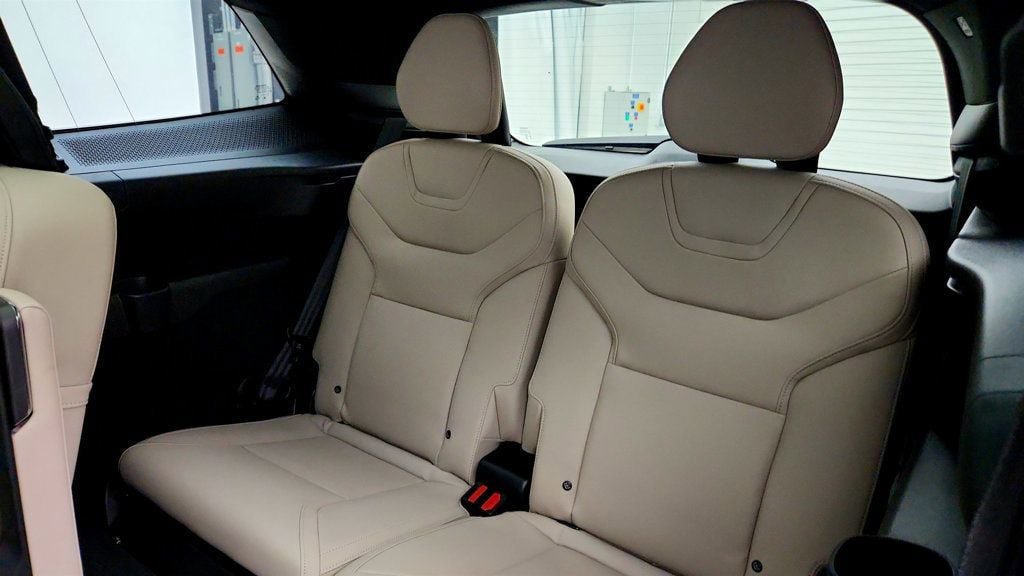 Used 2025 Volvo EX90 Ultra AWD/4WD image 22