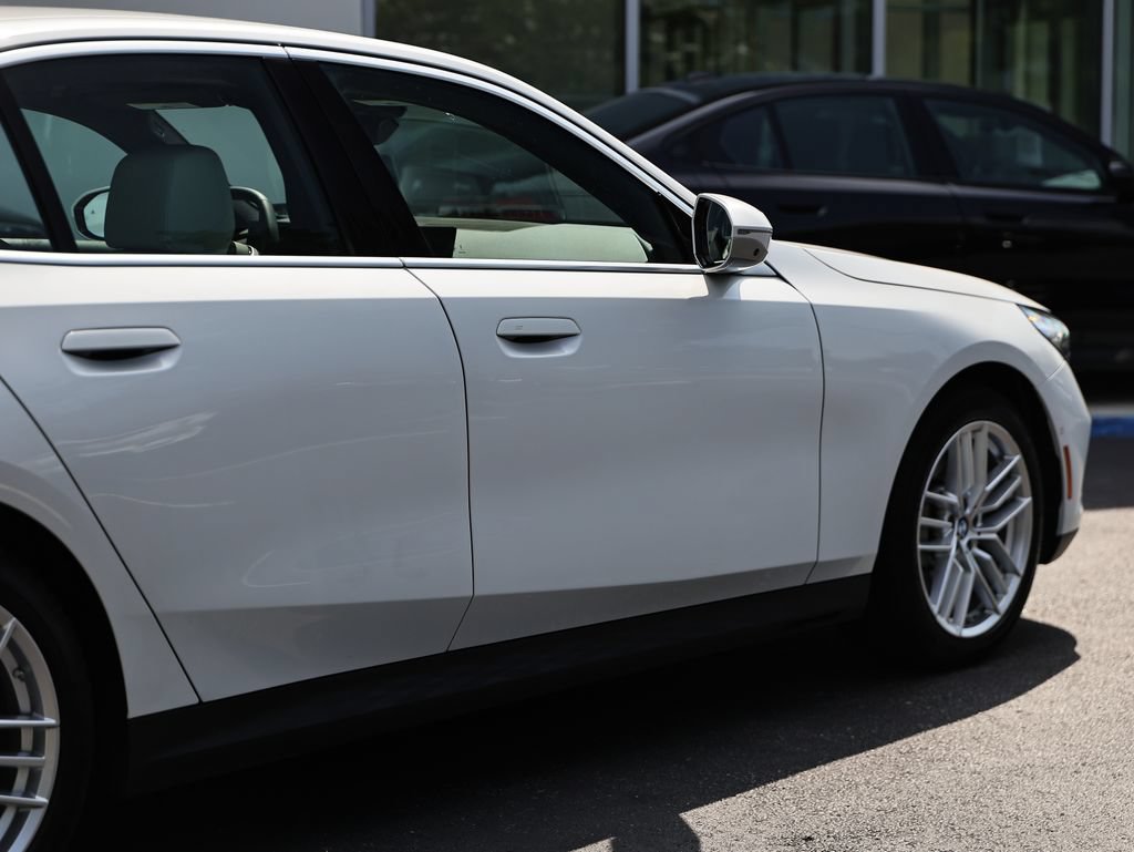 Used 2024 BMW 530i xDrive w/ Premium Package AWD/4WD image 5
