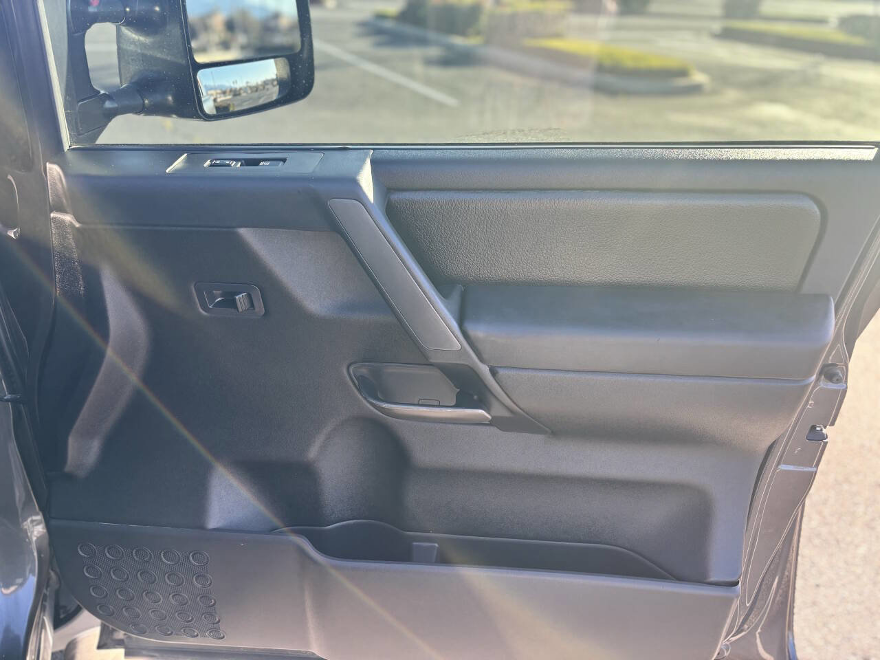 Used 2012 Nissan Titan SL w/ SL Technology Pkg image 17