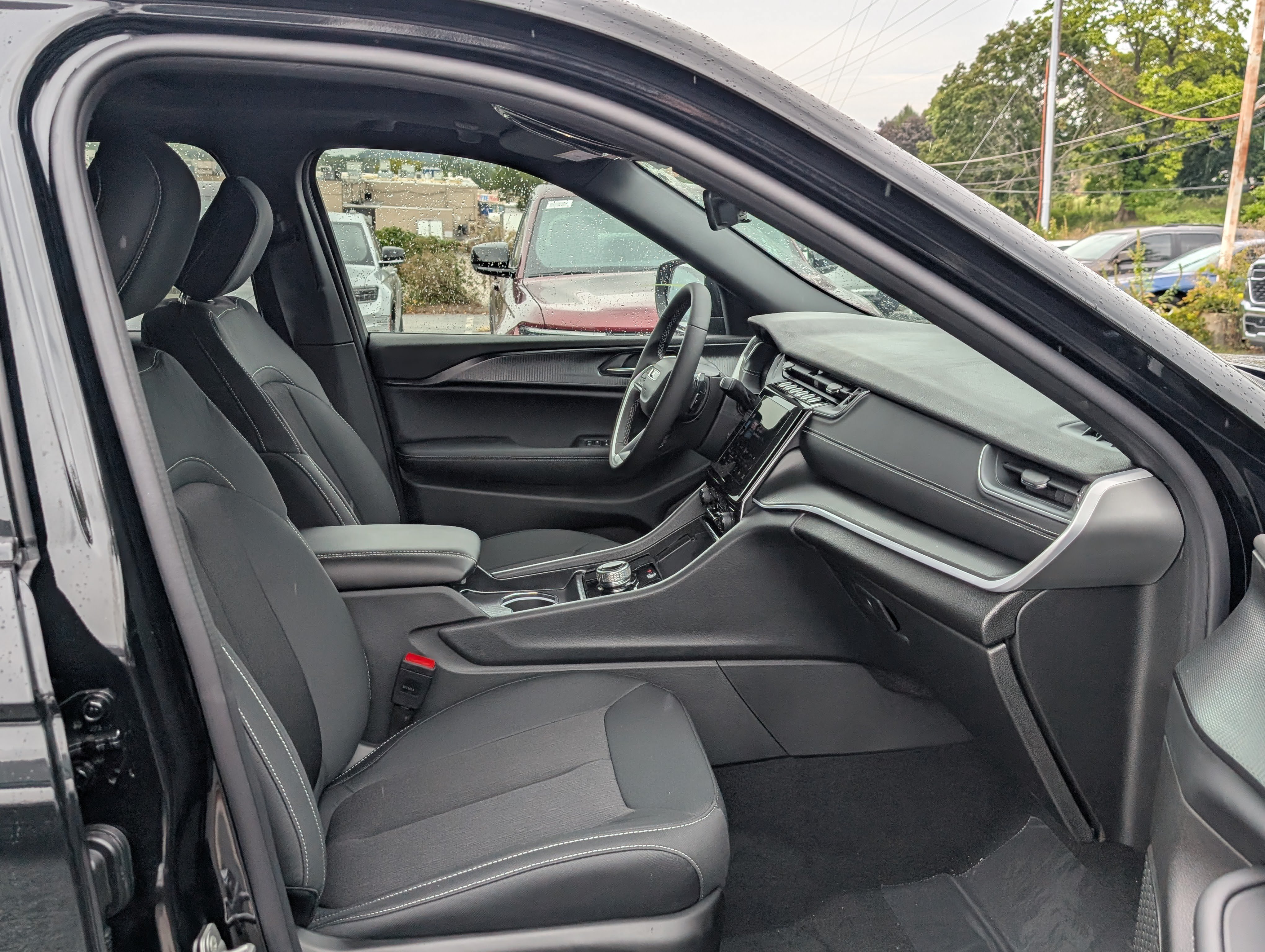 New 2025 Jeep Grand Cherokee Laredo w/ Luxury Tech Group I AWD/4WD image 10