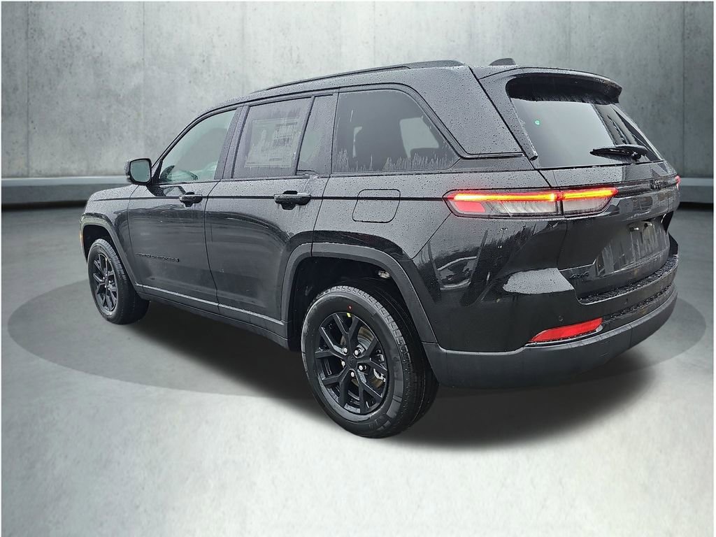 New 2025 Jeep Grand Cherokee Laredo image 3