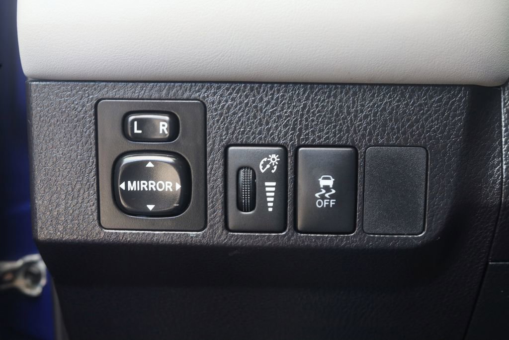 Used 2015 Toyota RAV4 Limited image 31