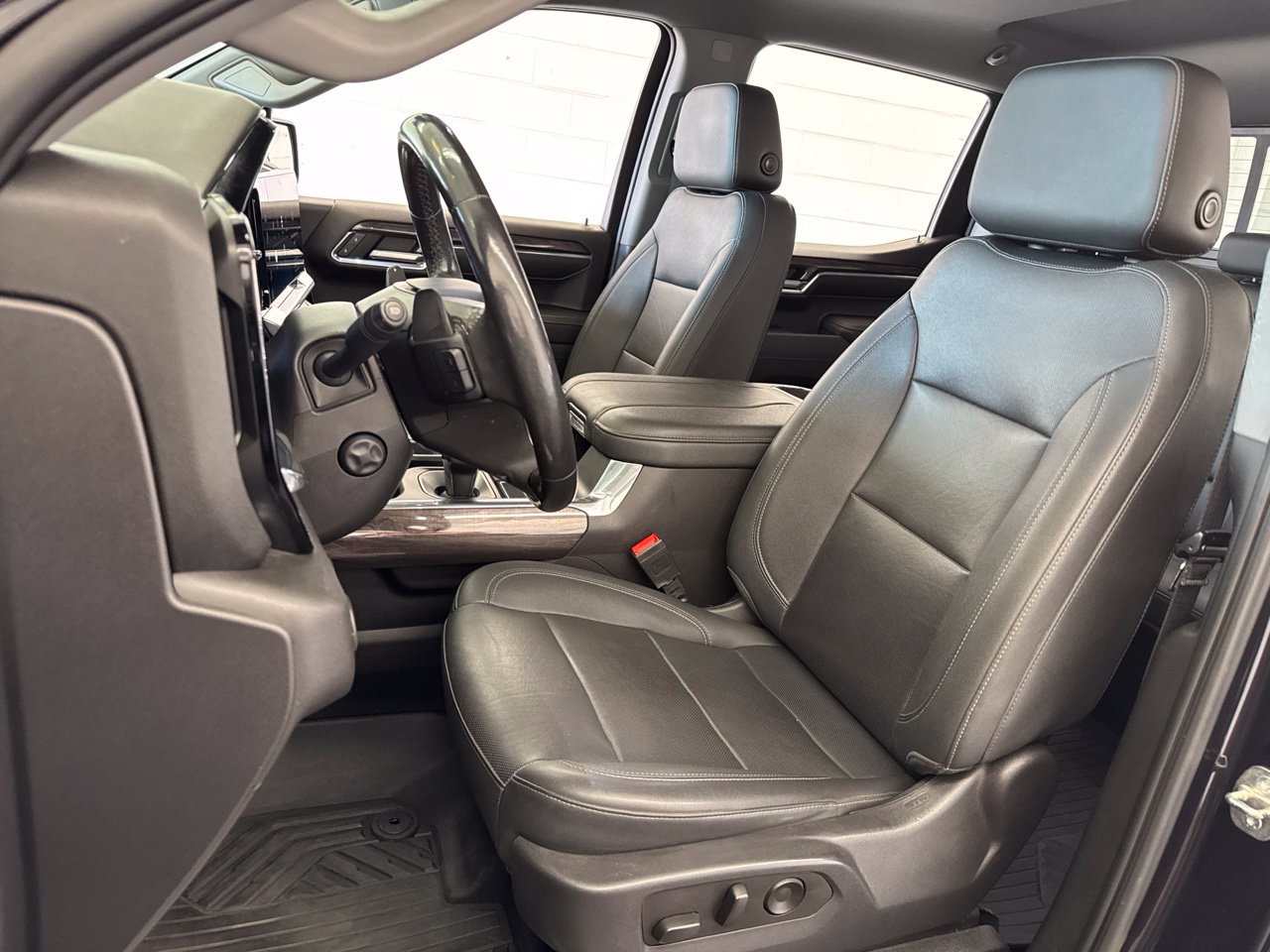 Used 2023 Chevrolet Silverado 1500 LTZ w/ LTZ Convenience Package II AWD/4WD image 15