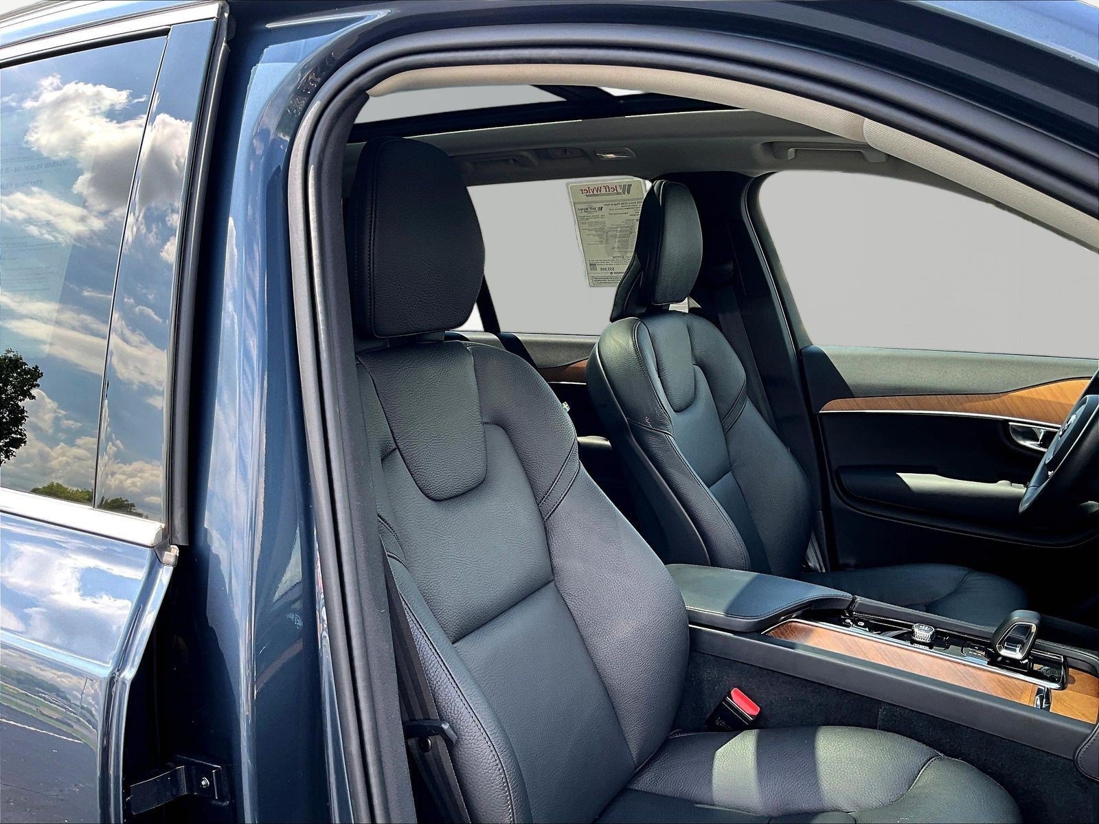 Used 2025 Volvo XC90 T8 Core w/ Protection Package Premier AWD/4WD image 30