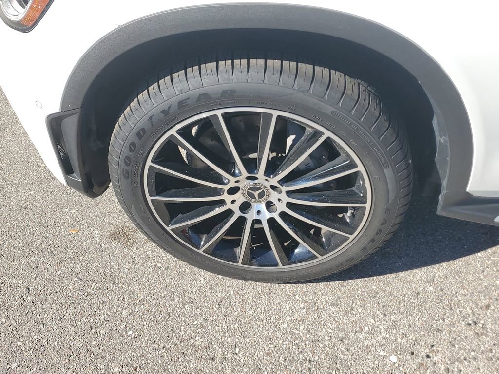 Used 2022 Mercedes-Benz GLC 300 4MATIC Coupe image 11